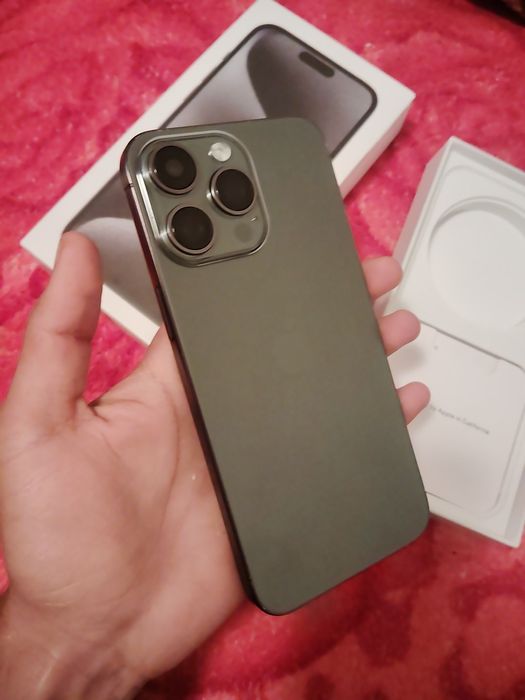 Vând iPhone 15 pro max
