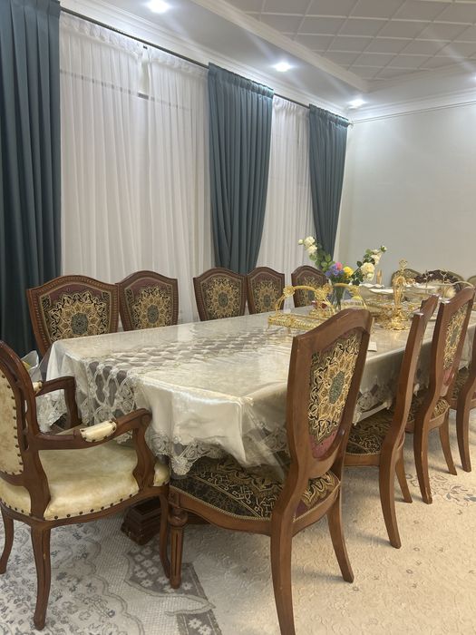 Гостинный стол со стульями