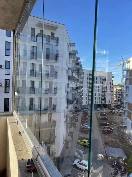 Închidere balcon, terasă cu sticlă glisantă sau sticlă tip ghilotină
