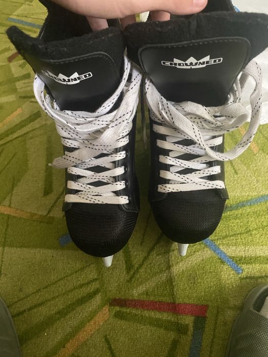 patine de hochei crowned