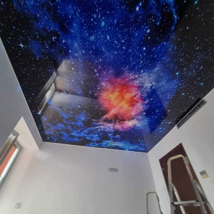 Tavan cer instelat din fibra optica