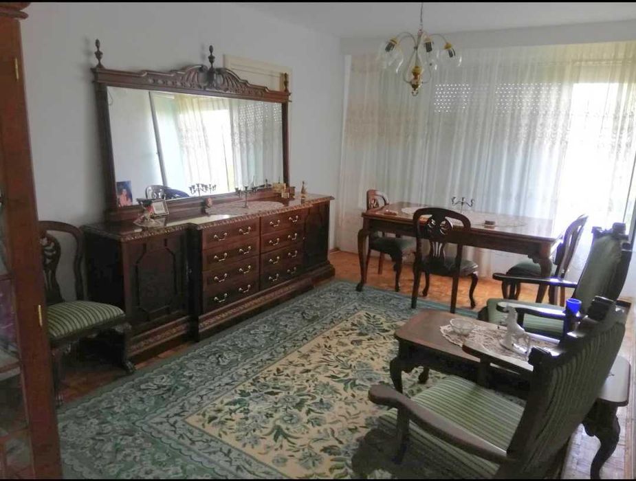 Mobilier clasic din mahon/nuc, masiv, sculptat manual