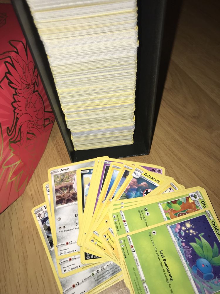 540 cartoanse Pokemon Tcg originale + cutie de depozitare
