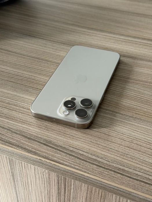 Продавам Iphone 16 pro 512 GB