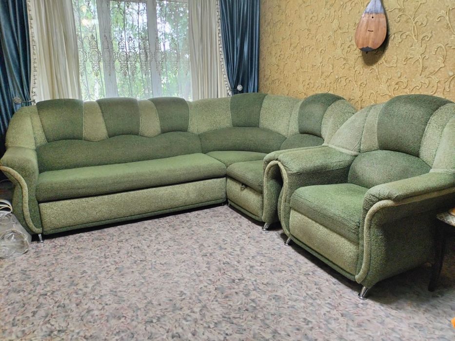 Продам диван угловой с креслом