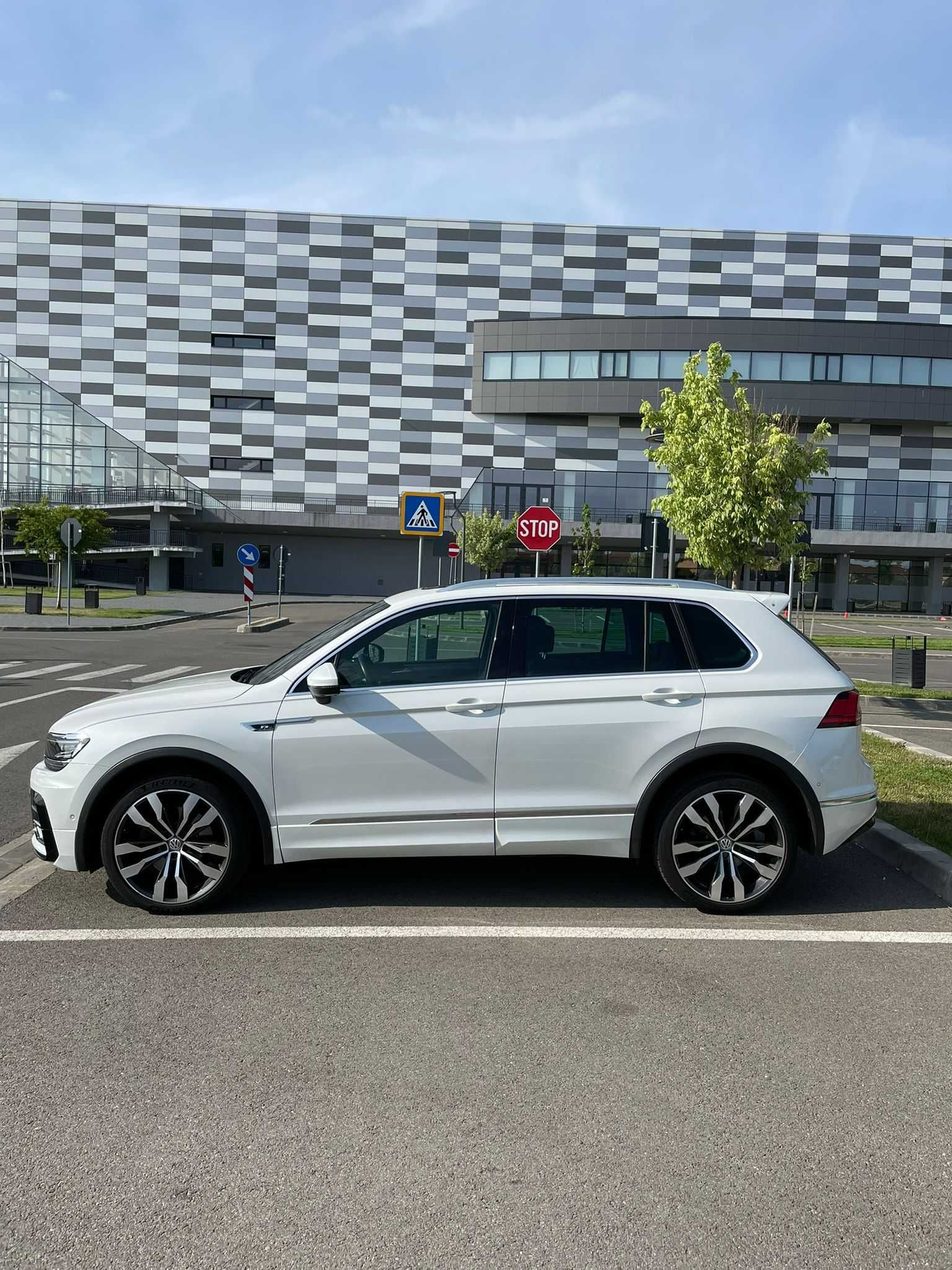 Volkswagen Tiguan R-Line 2.0  TSI 4Motion – Full Option – 2017