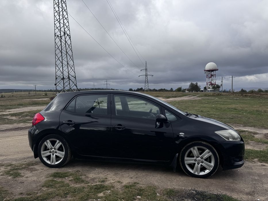 Toyota Auris 2.2 D-4D Full Option • Trapa • Keyless