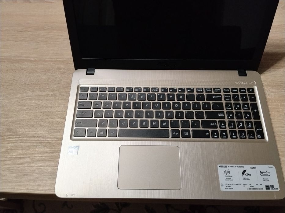 Laptop Asus X540Y cu 500Gb