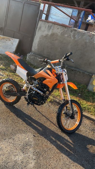 Продава се кросов мотор 250 кубика