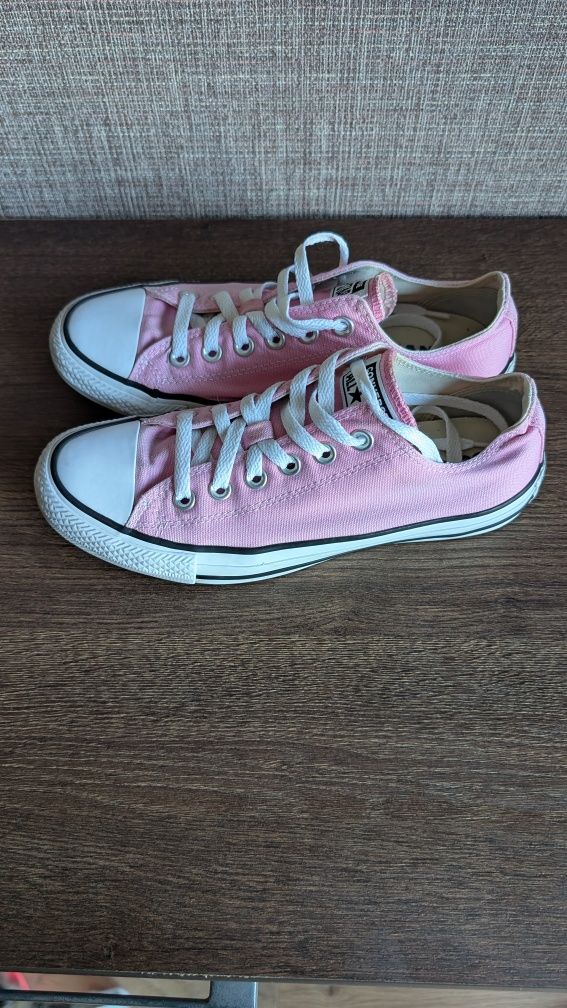 Розови кецове Converse