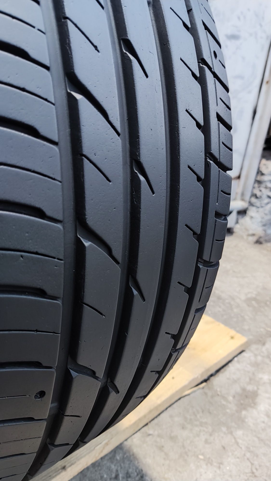 1бр. лятна гума 225/50/17 Falken Ziex
7.3mm
Перфектно състояние на гум