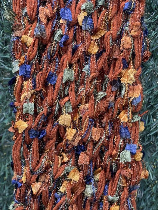 Дамски плетен шал с блестящ ефект кафяв цвят