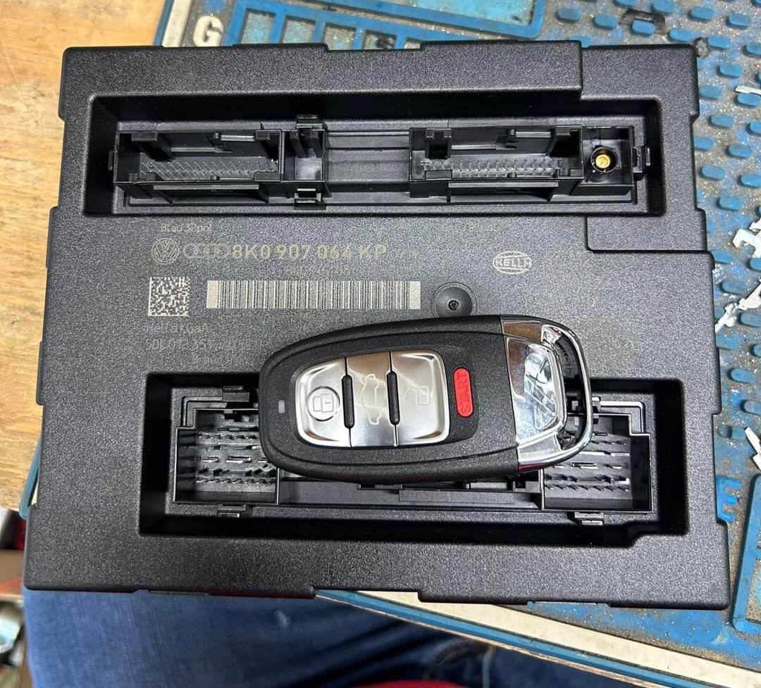 Programare chei Audi A3 A4 A5 A6 A7 A8 Q3 Q5 Q7  toată gama de Audi