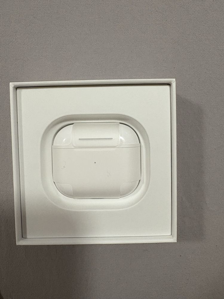Чисто нови AirPods (3rd generation)
