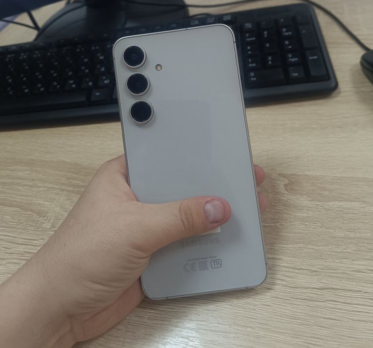 Samsung Galaxy S24 FE — состояние отличное!