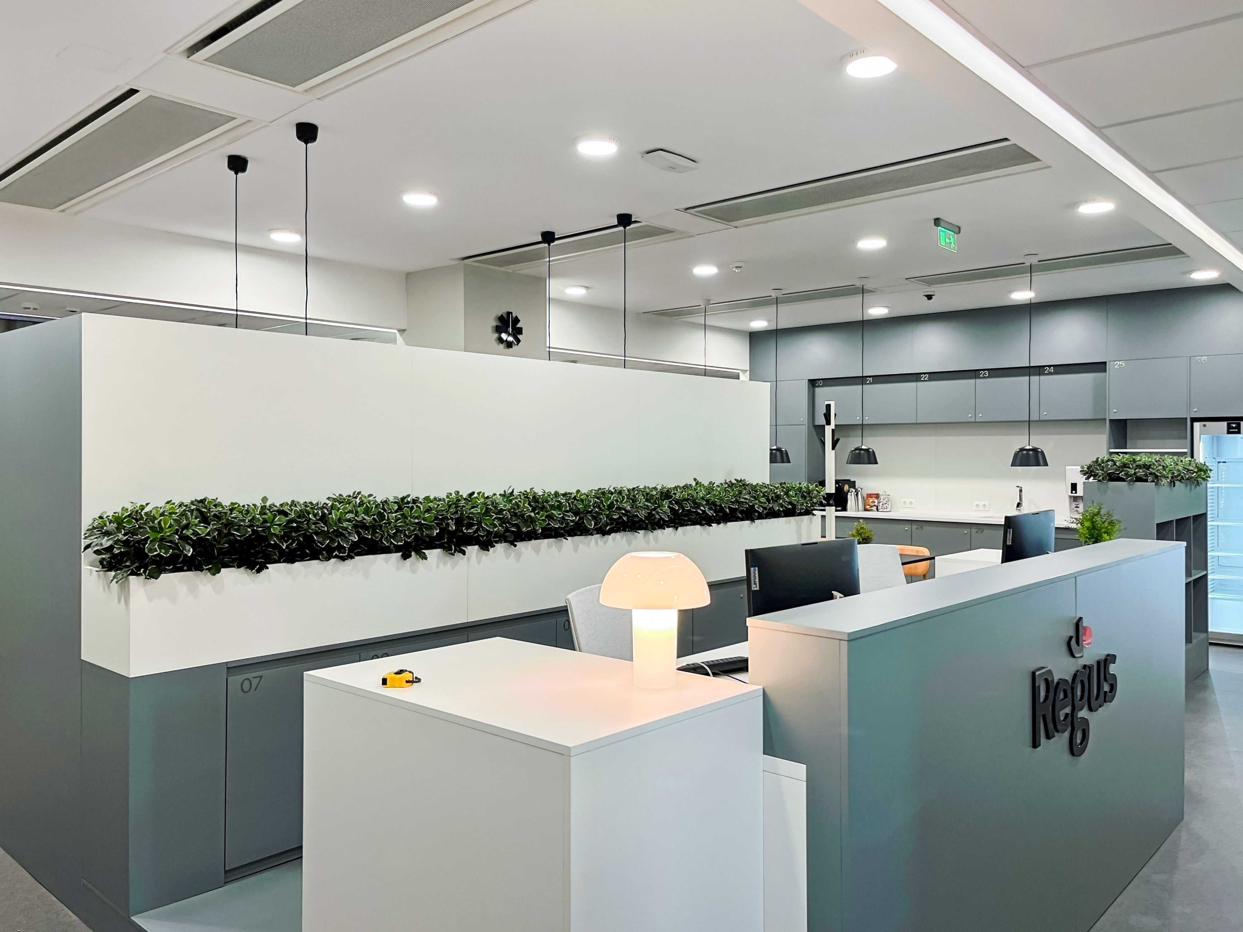 Самостоятелно офис пространство за 1-2 души в Regus Porsche Center
