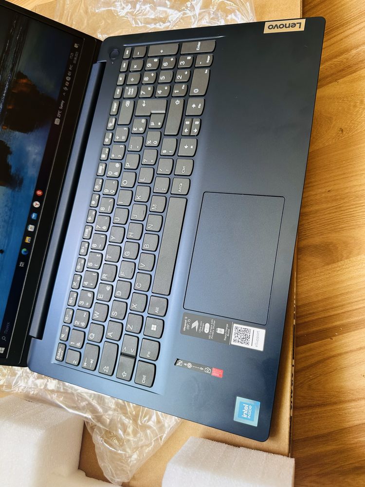 Lenovo yangi turibdi srochni sotiladi narxi arzon