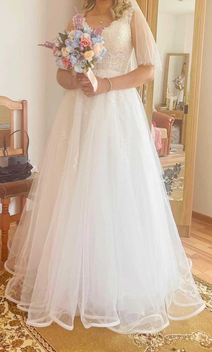 Vand rochie de mireasa Lavy Design , model A line - stare foarte buna.