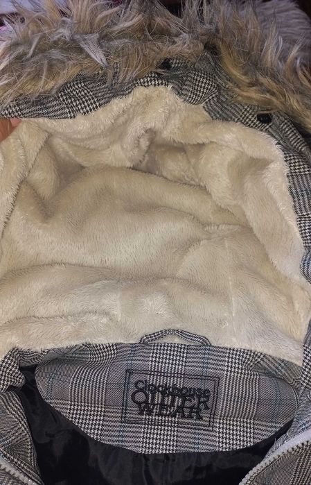 Дамски елек с качулка