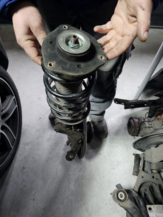 Vând suspensie , telescoape  , arcuri , fuzete  vw passat  B7