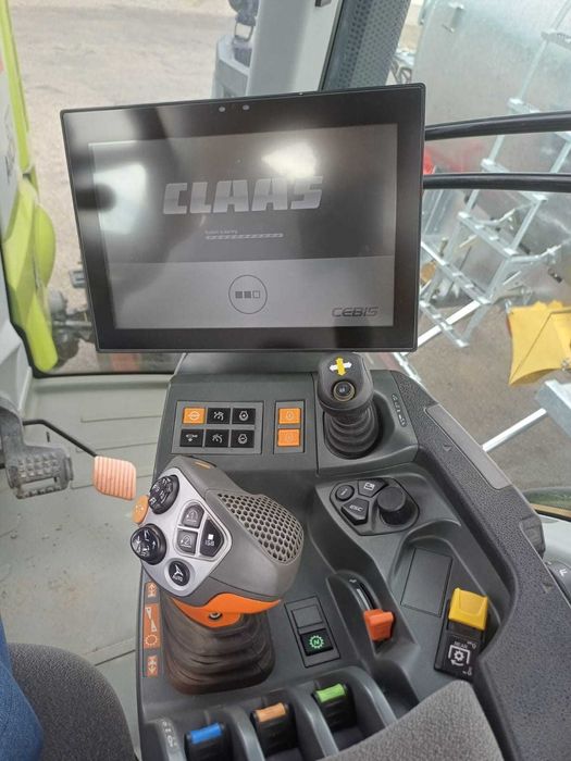 Tractor CLAAS Axion 870 CMATIC