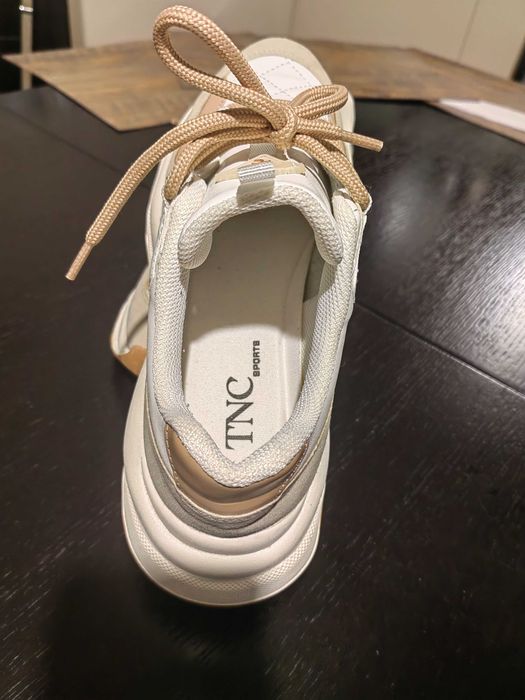 Дамски спортни маратонки 39 номер