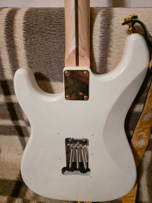Custom Squier Affinity Stratocaster електирческа китара
