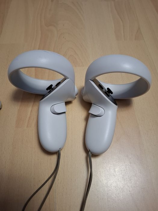 Vând Quest 2 256GB si Head Strap