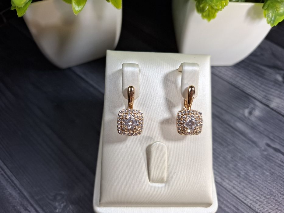 Серьги бижутерия с камнями