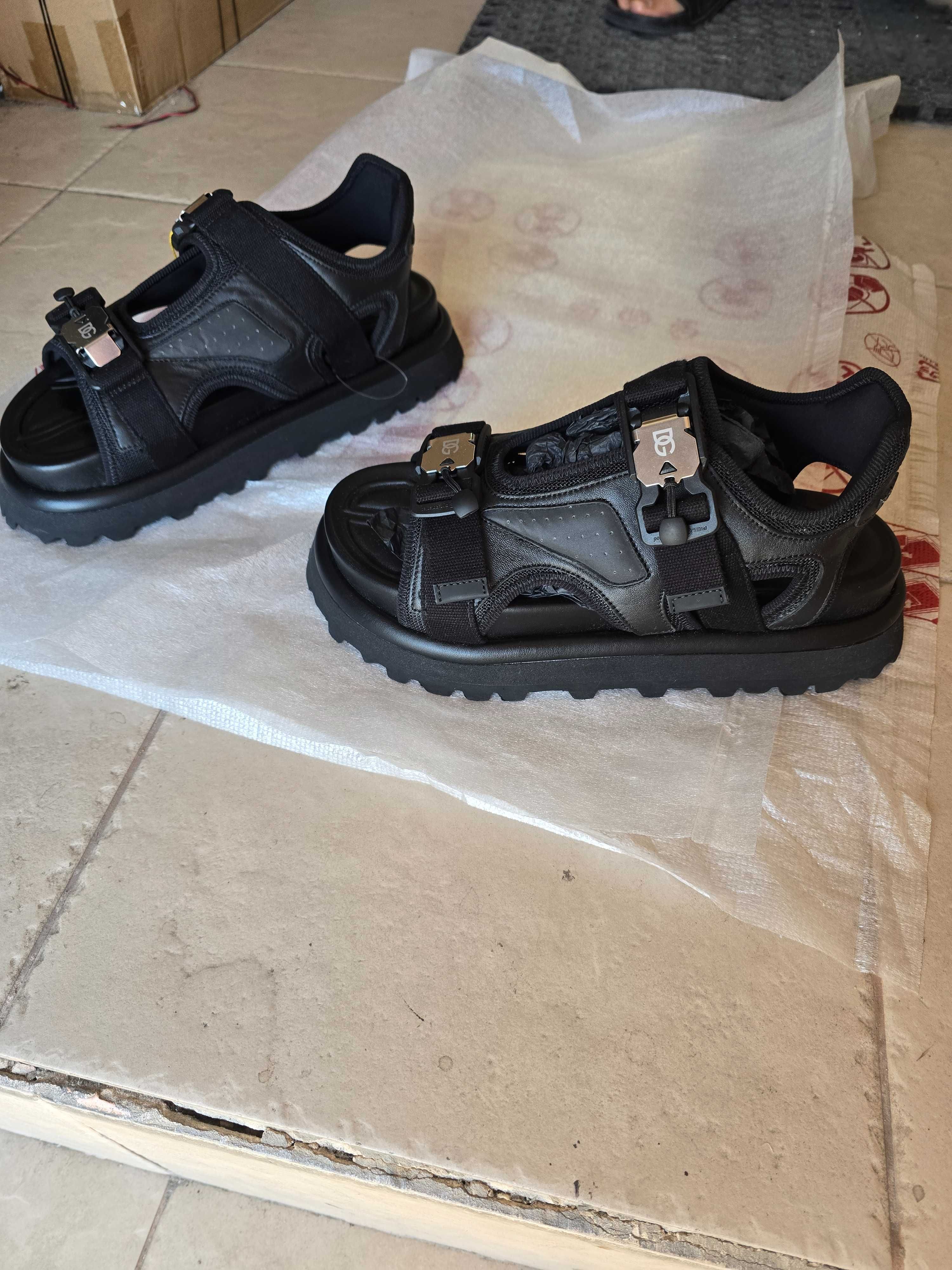 Luxury Dolce Gabbana Open-Toe Leather Sandals
