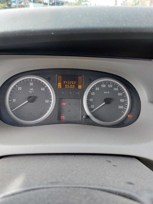 Opel Vivaro 5 locuri