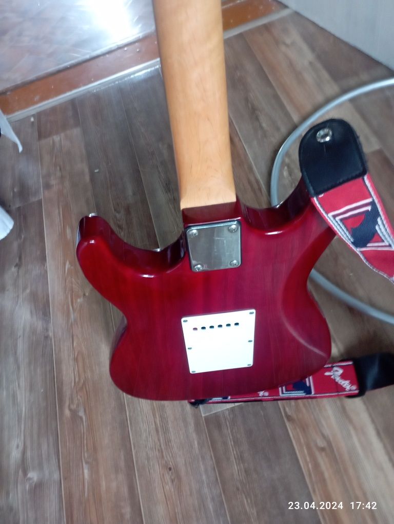 Электро гитара(Fender Stratocaster)