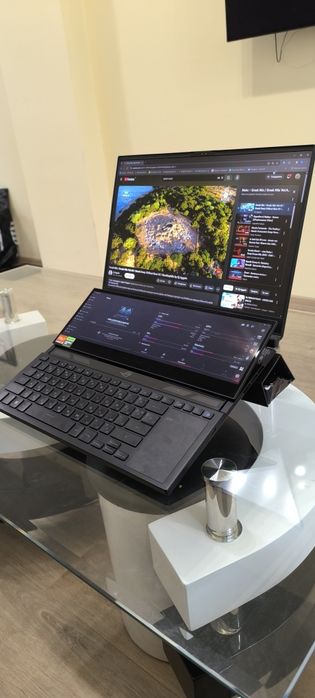 Asus rog Zephyrus Duo 16 (GX650p)