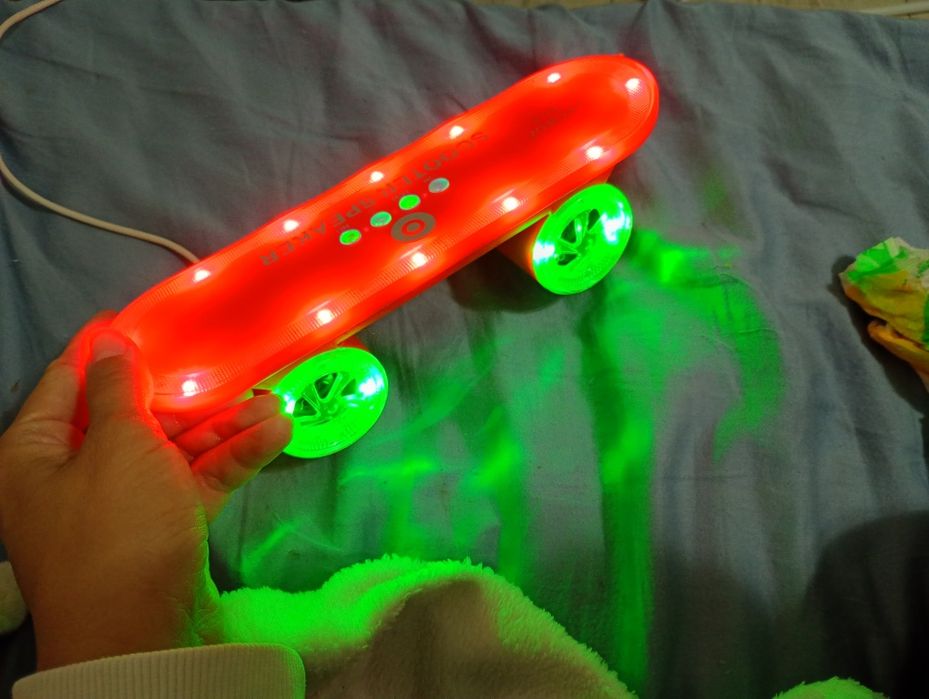 Bluetooth колонка с памет карта и флашка  скейтборд