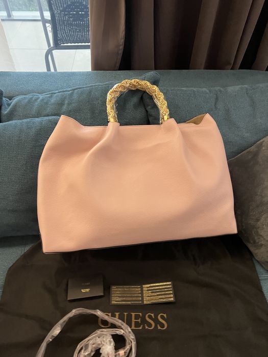Чанта GUESS.Нова, XL size. С етикети,торбичка,всичко от до.100% ориг.