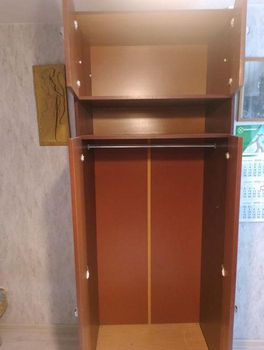 Двукрилен гардероб