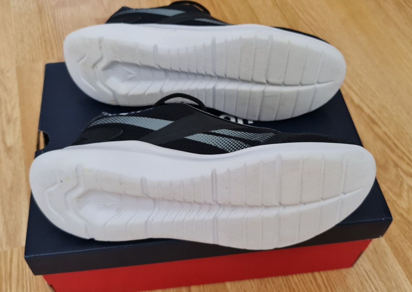 Reebok, adidasi 37,5