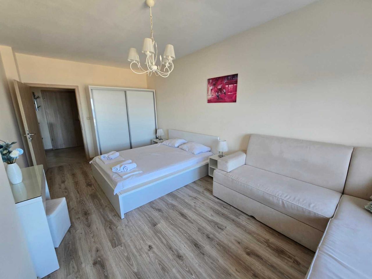 Продава се Двустаен апартамент в Варна, Аспарухово - 90 кв.м за 1556 €/кв.м - Снимка #7