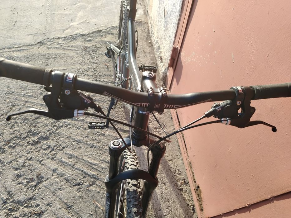 Bicicleta full suspension Rochrider. 6.3