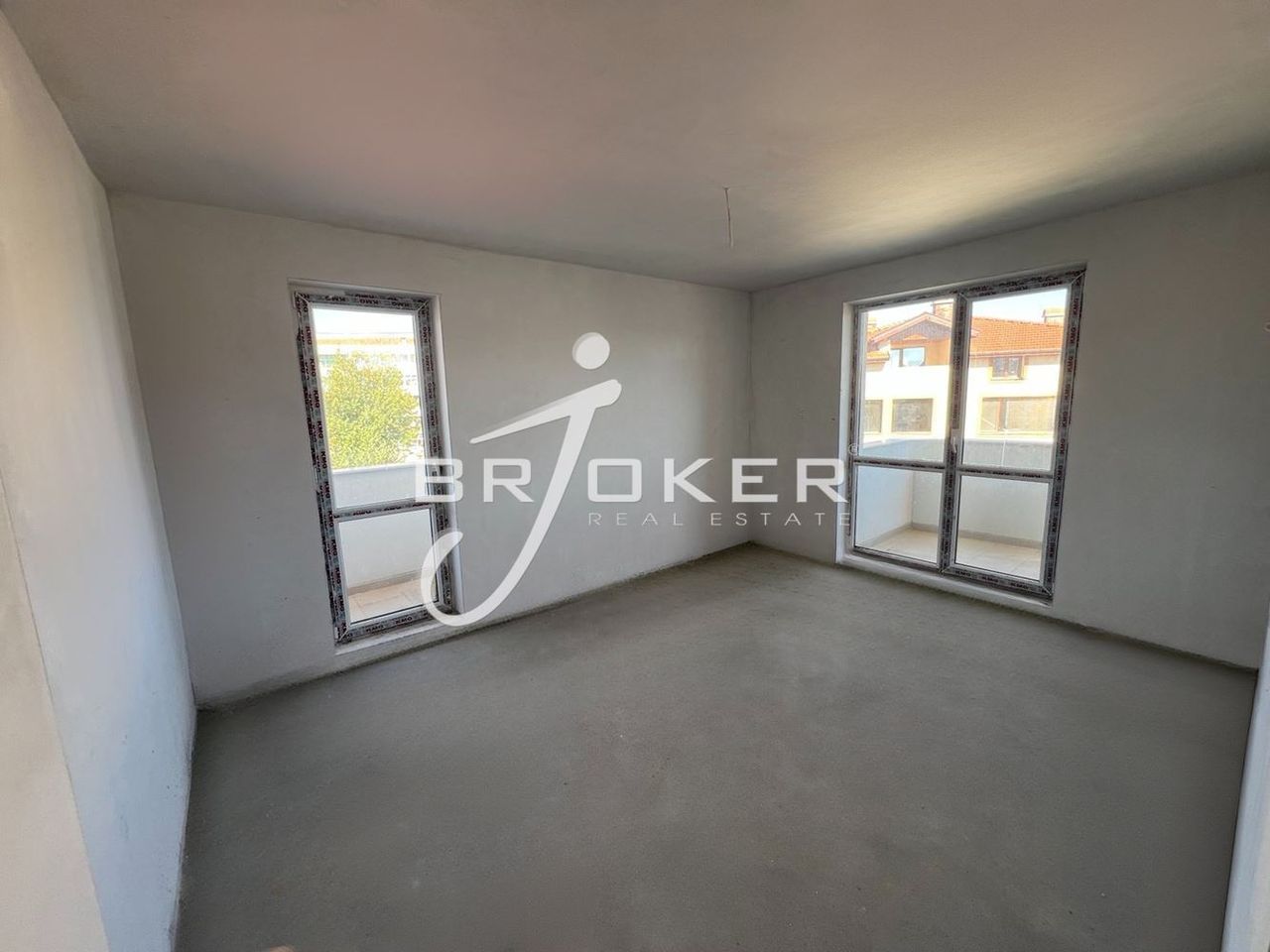Продава се Тристаен апартамент в Кърджали, Център - 90 кв.м за 810 €/кв.м - Снимка #4