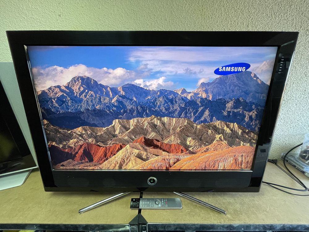 Телевизор LOEWE Full HD+ 100 Connect 42 Media 42”