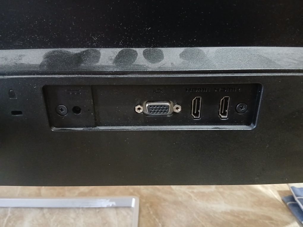 Монитор Hp m27f экран треснутий