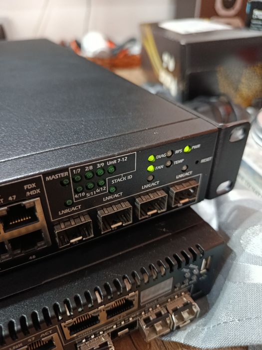 Dell PowerConnect 6248 Gigabit Switch - Ideal pentru server rack/rețea