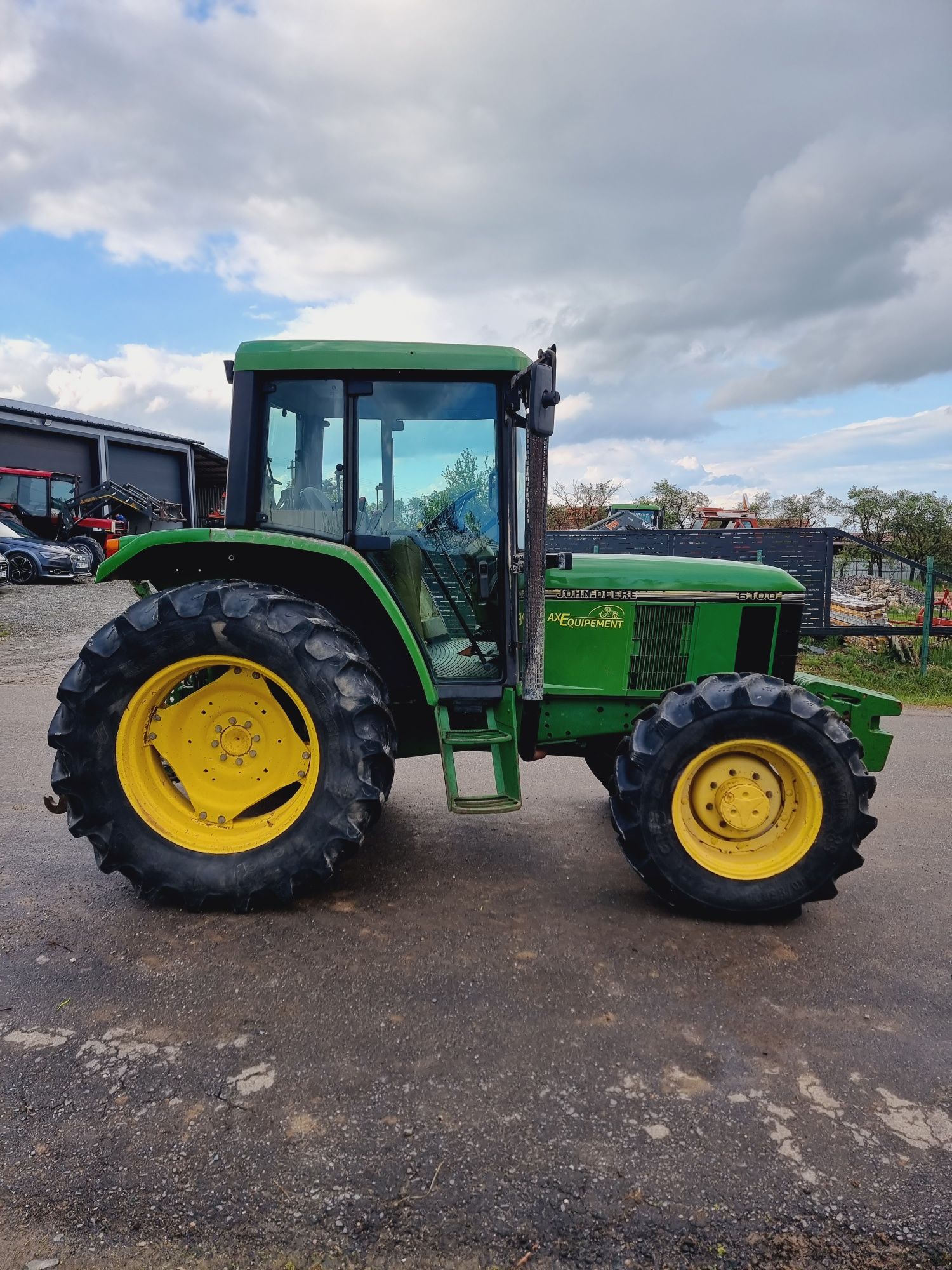 Tractor John Deere 6100