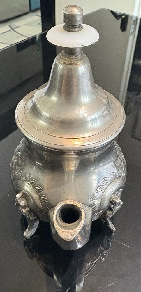 Старинен чайник от близкия изток