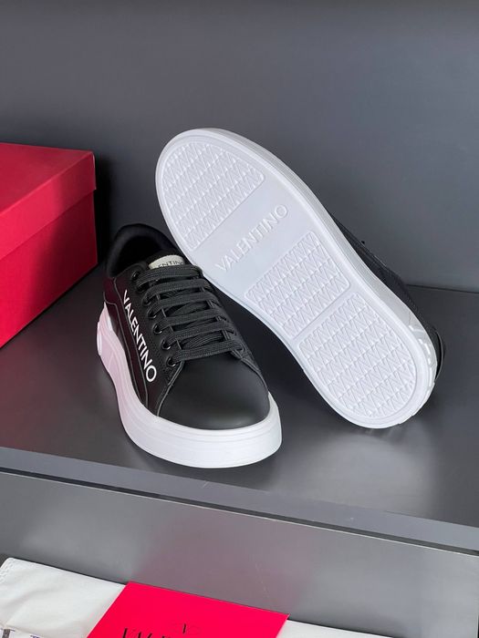 Adidasi Valentino noi !!! Marimi 40/44 !!!