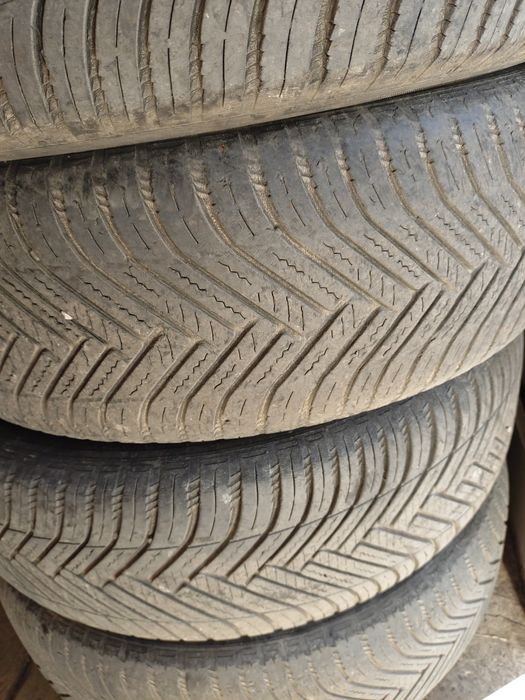 Гуми всесезонни със зимна шапка Hankook 225/65/17 106H Kinergy 4s