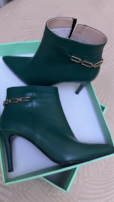 Ботинки новые, Италия