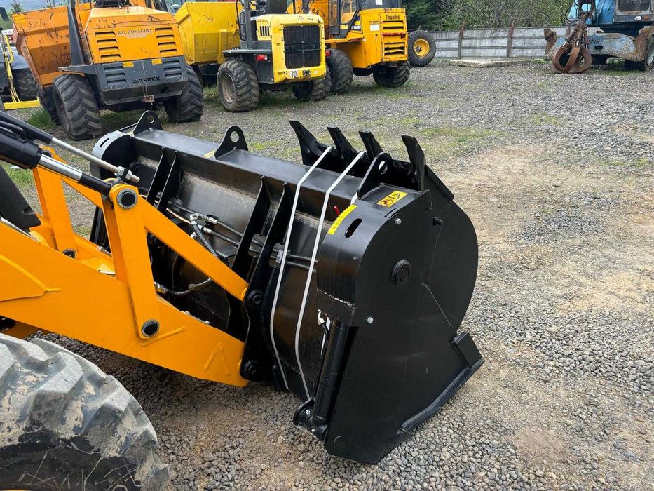 Buldoexcavator JCB 3CX, 2025, NOU
