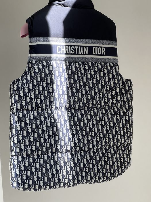 Продам жилет от Монклер люкс